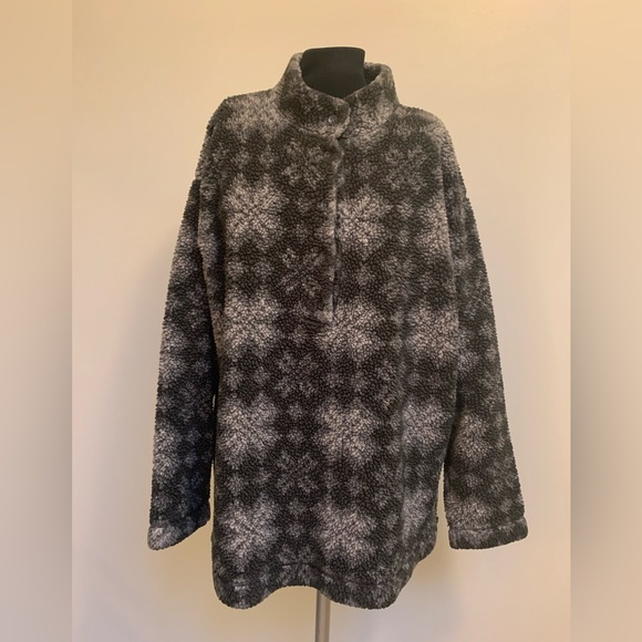 L L Bean Tops - LL Bean Vintage Pullover Fleece-Gray Snowflake-Partial Button Close-XL